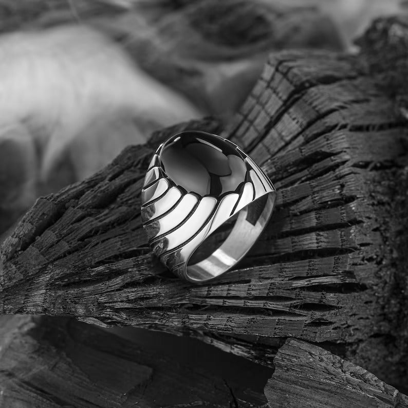 BLACK OCEAN WAVES MEN’S RING